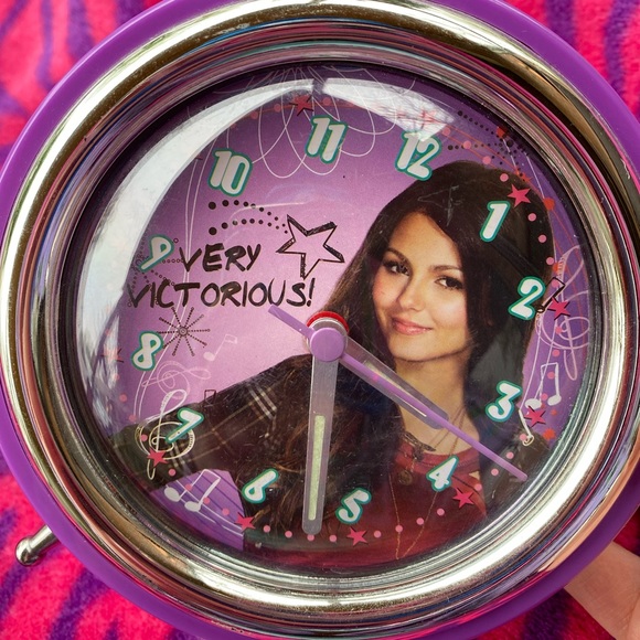 Y2k 2012 vintage victorious alarm clock - Picture 6 of 11